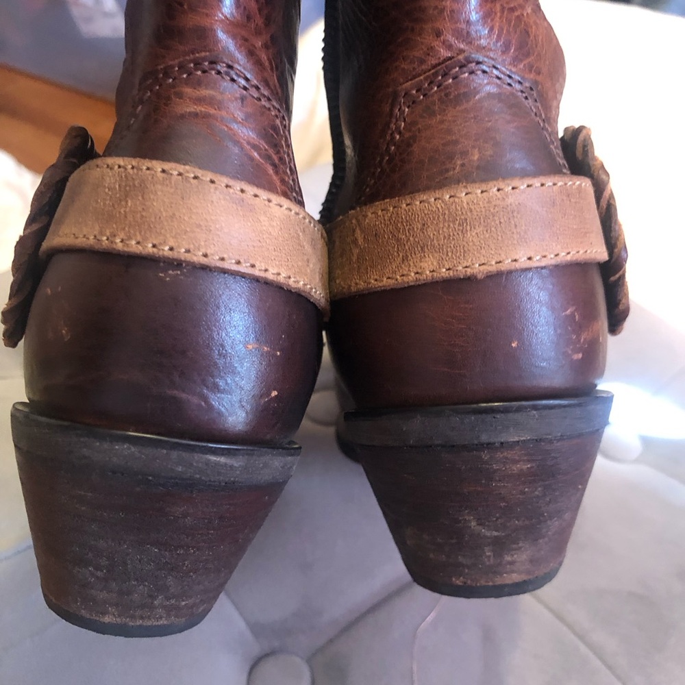 BOOTS ON DA GROUND! 
Brown Ankle Booties with Western Stitching - Picture 8 of 10